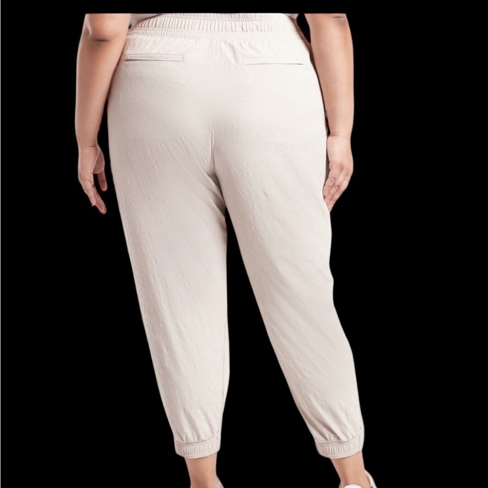 Women’s Athleta 18 Brooklyn Comfortable Joggers Pants Camo Beige Ankle Stretch - Picture 4 of 16